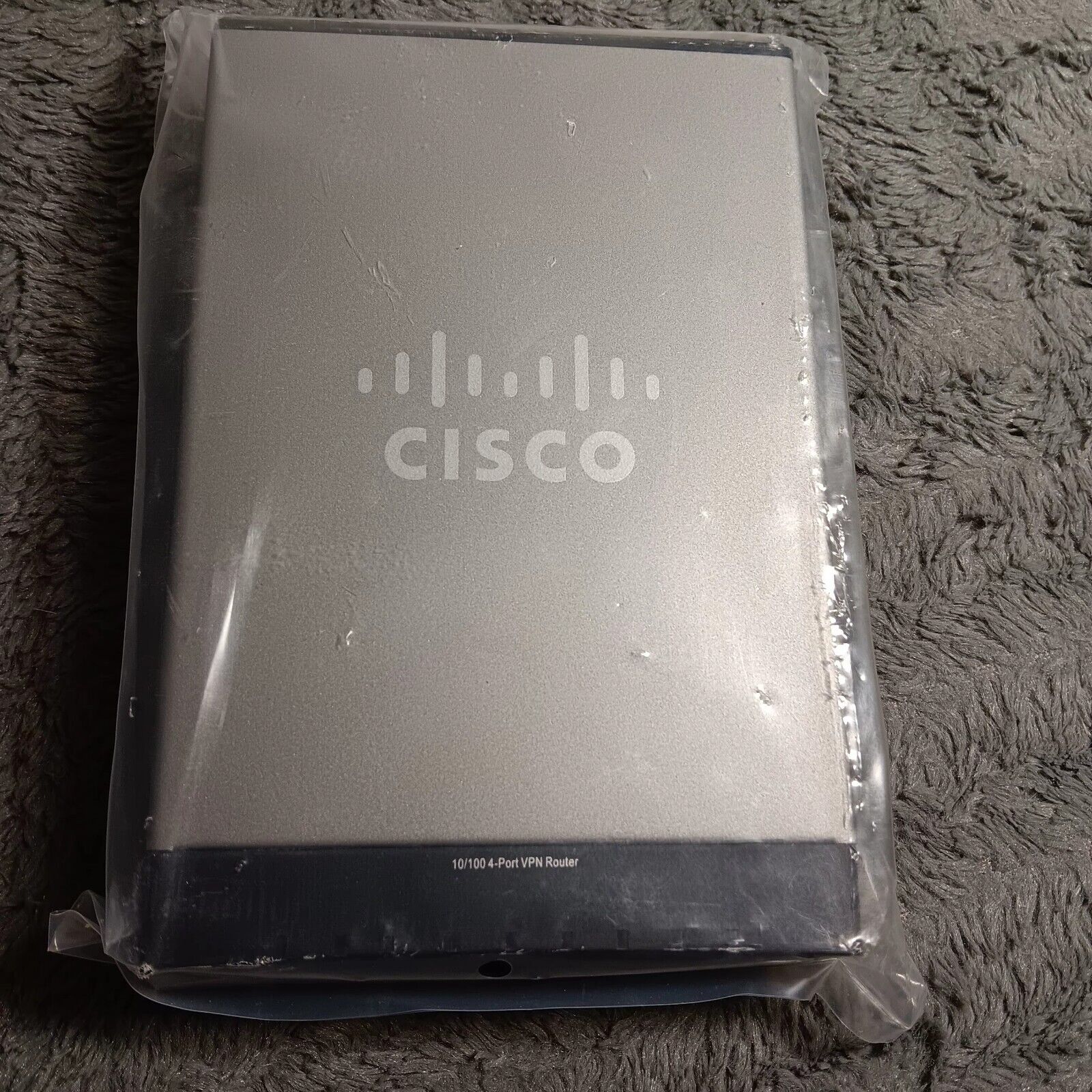 Cisco RV042 4-Port 10/100 Wired Router