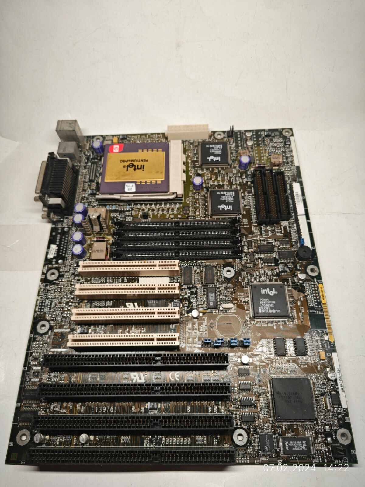 Socket 8 Pentium PRO SET Gateway 2000 / Intel VS440FX Venus, 200 MHz CPU & 32 MB