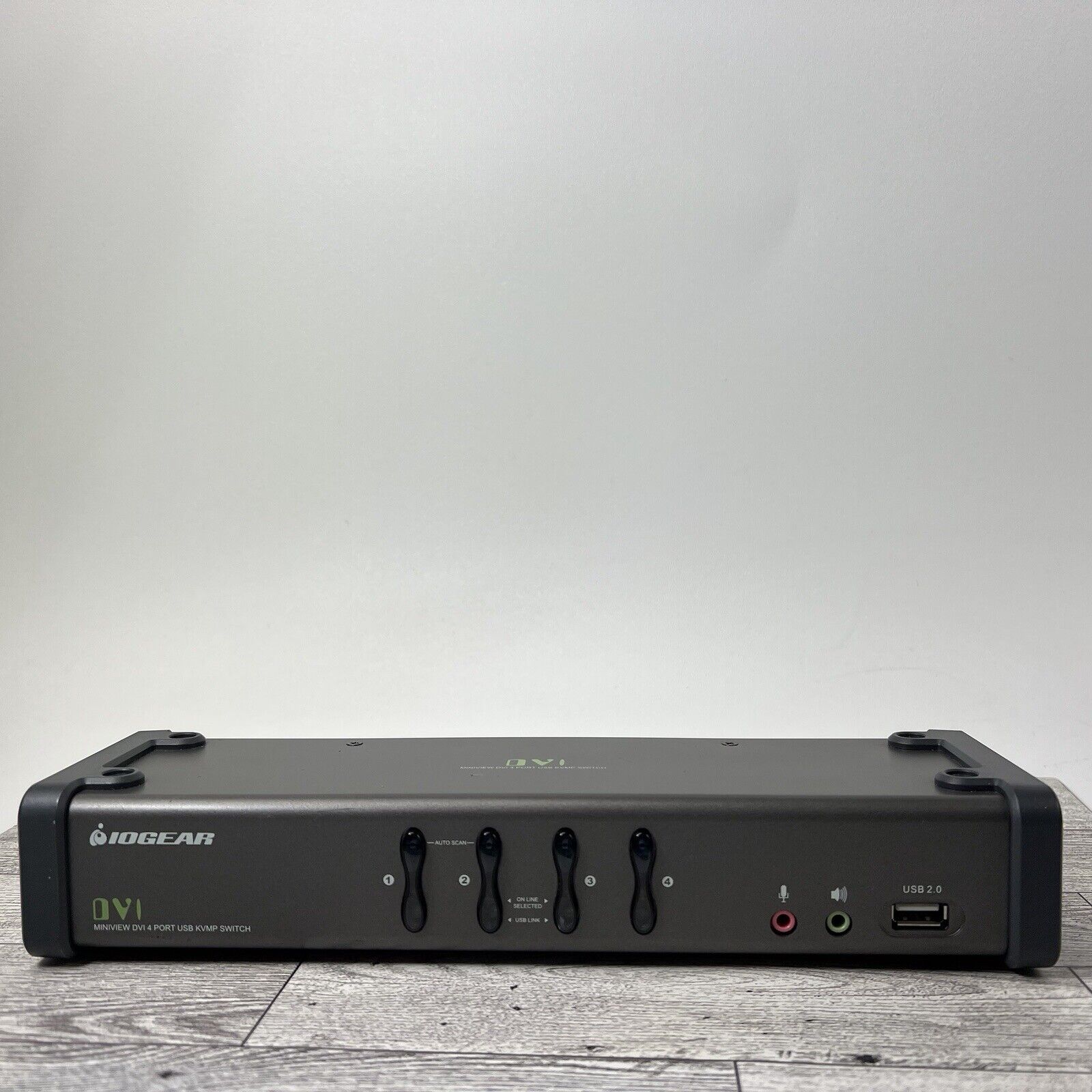 IOGEAR GCS1104 4-Port DVI KVM & Peripheral Sharing Switch with Audio