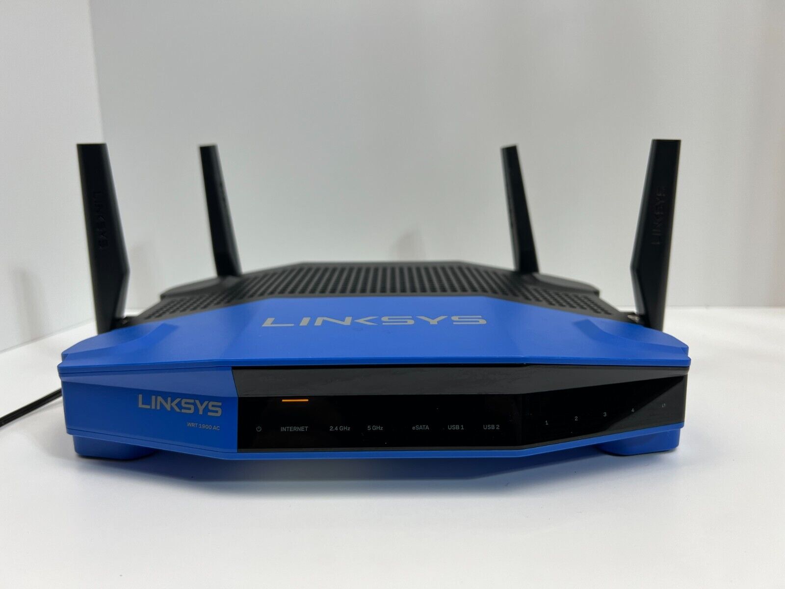 Linksys WRT1900AC 1300 Mbps 4 Port Dual-Band Wi-Fi Router Whole House Gaming HD