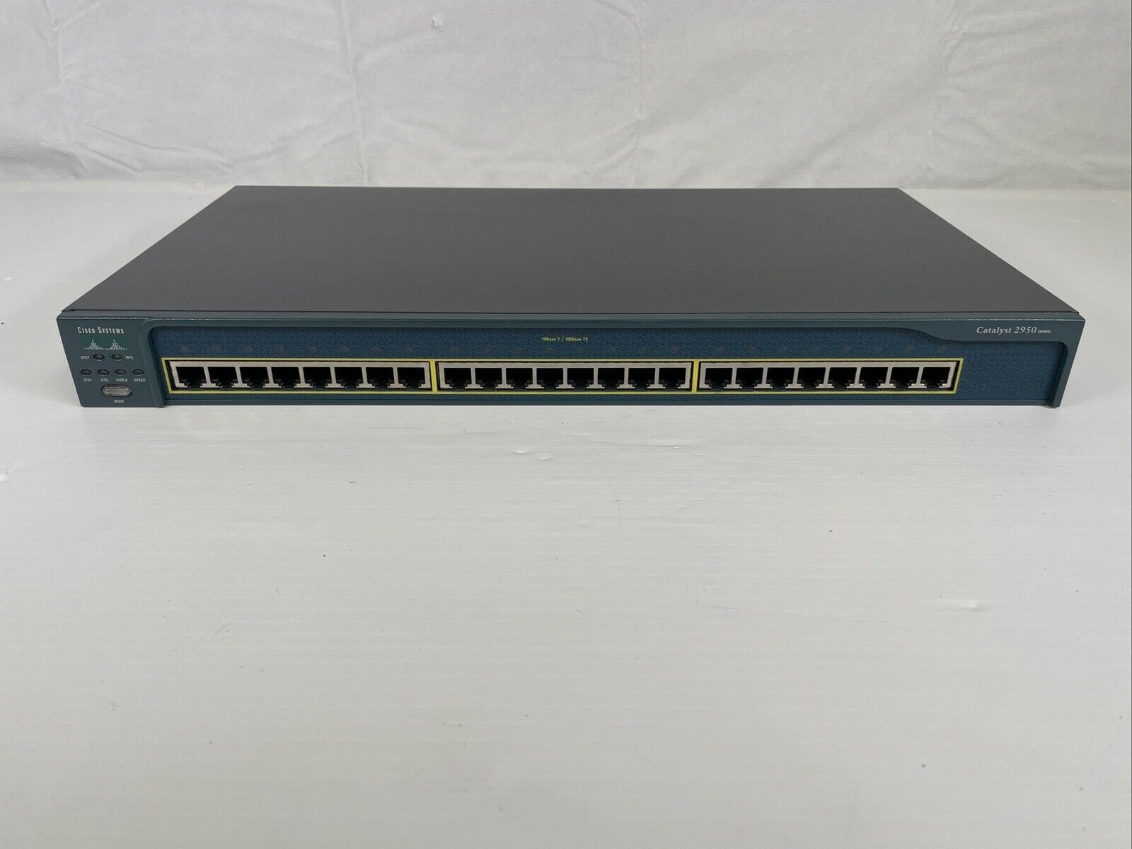 Cisco Catalyst WS-C2950-24 Series 24-Port Fast Ethernet Switch 10/100