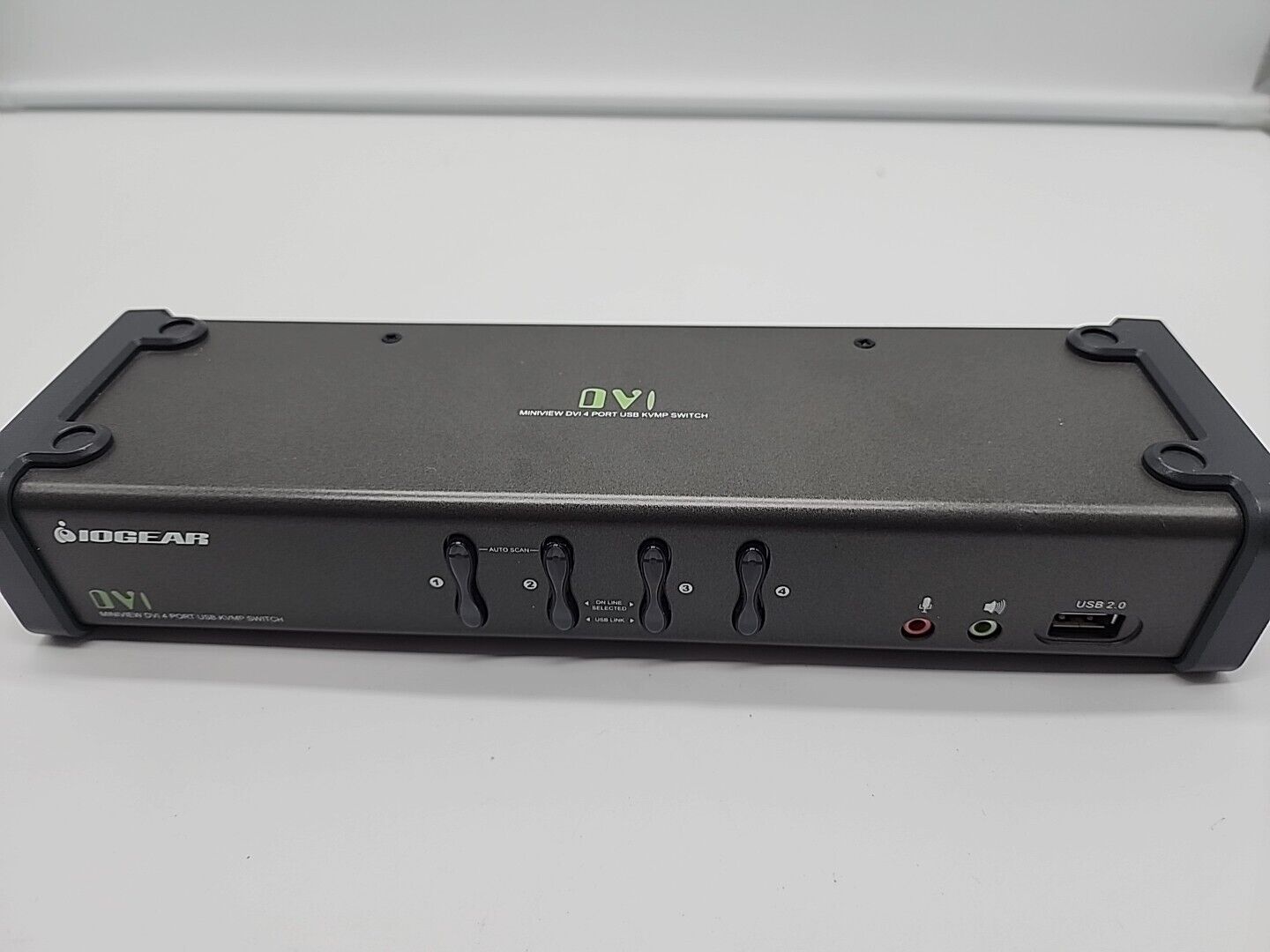 IOGEAR GCS1104 4-Port DVI KVMP & Peripheral Sharing Switch Audio Microphone Jack