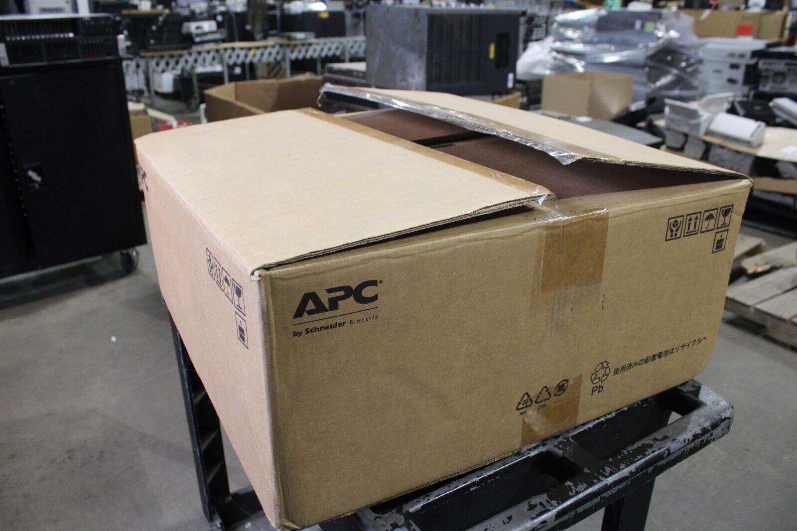 APC  SMT750RM2U SMART-UPS RACKMOUNT BATTERY POWER BACKUP - NEW IN BOX NO BATTERY