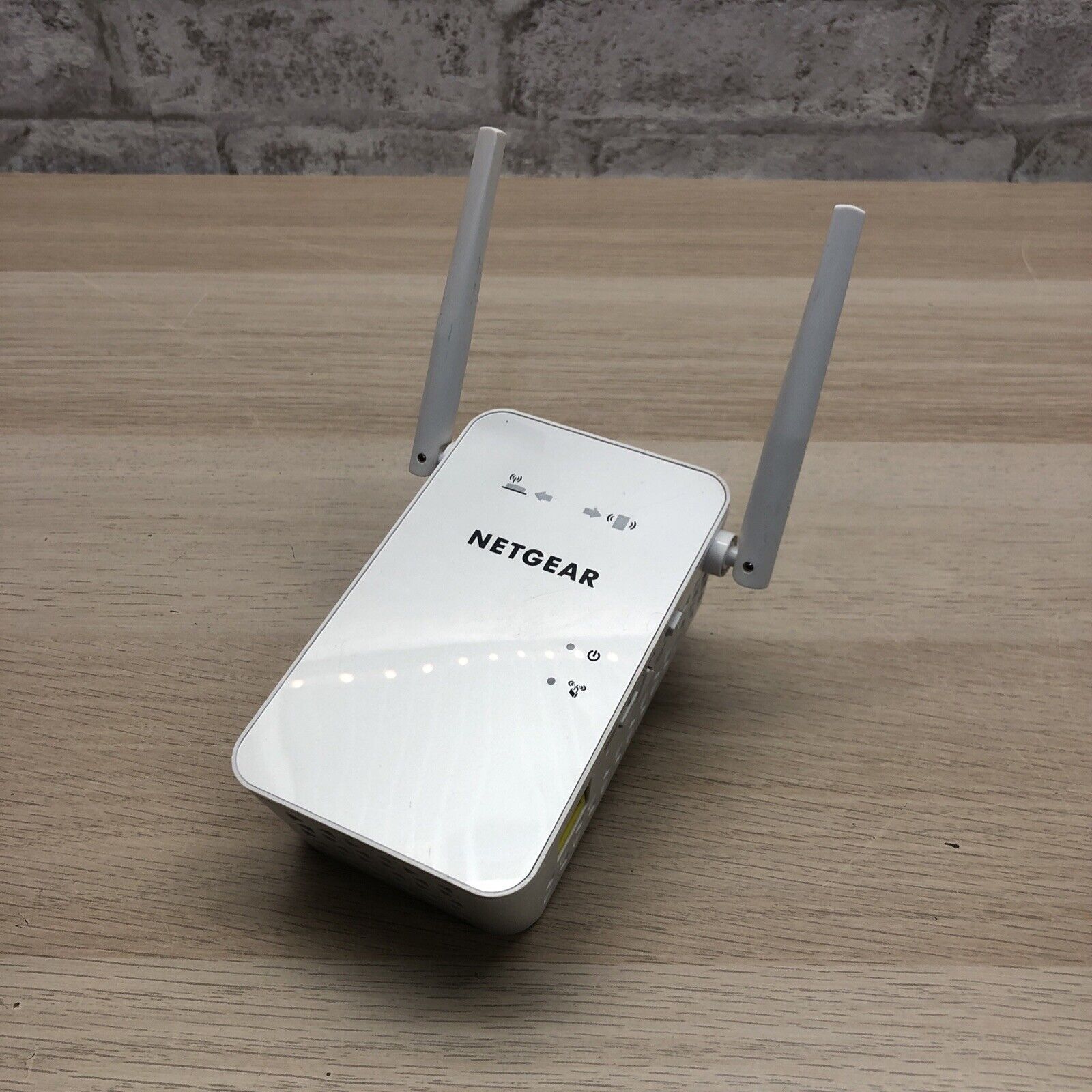 NETGEAR AC1200 Wi-Fi Range Extender (EX6150) Internet