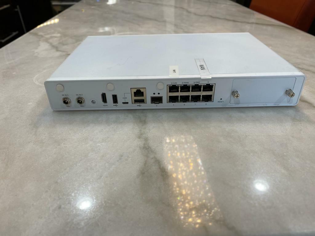 Sophos firewall 1 x xg 125 used, 1 x red15 new, 2 AP55 wifi used, 1 POE hub