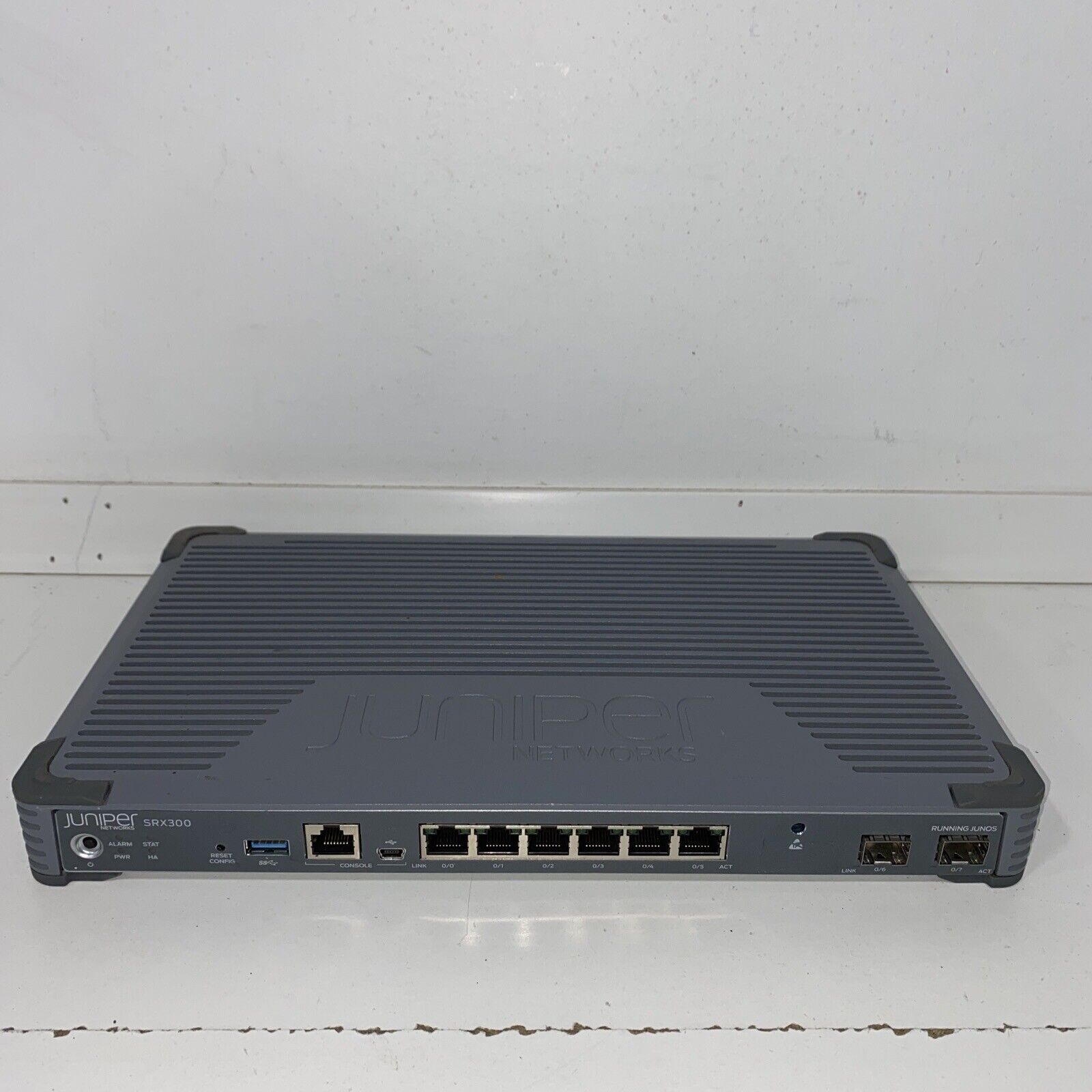 Juniper Networks SRX300 SRX300-SYS-JE 8-Port Gigabit Services Gateway Firewall
