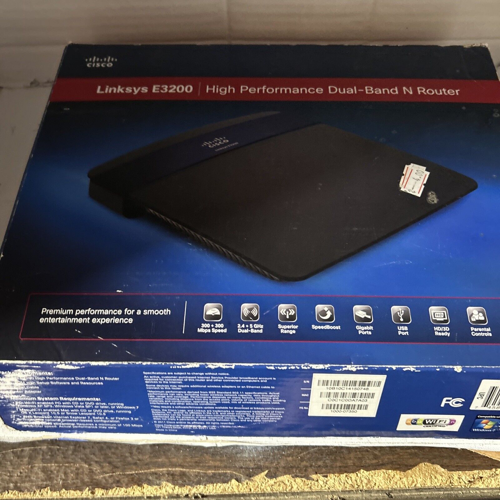 Linksys E3200 300 Mbps 4-Port Gigabit Dual Band Wireless 802.11 b/g/n