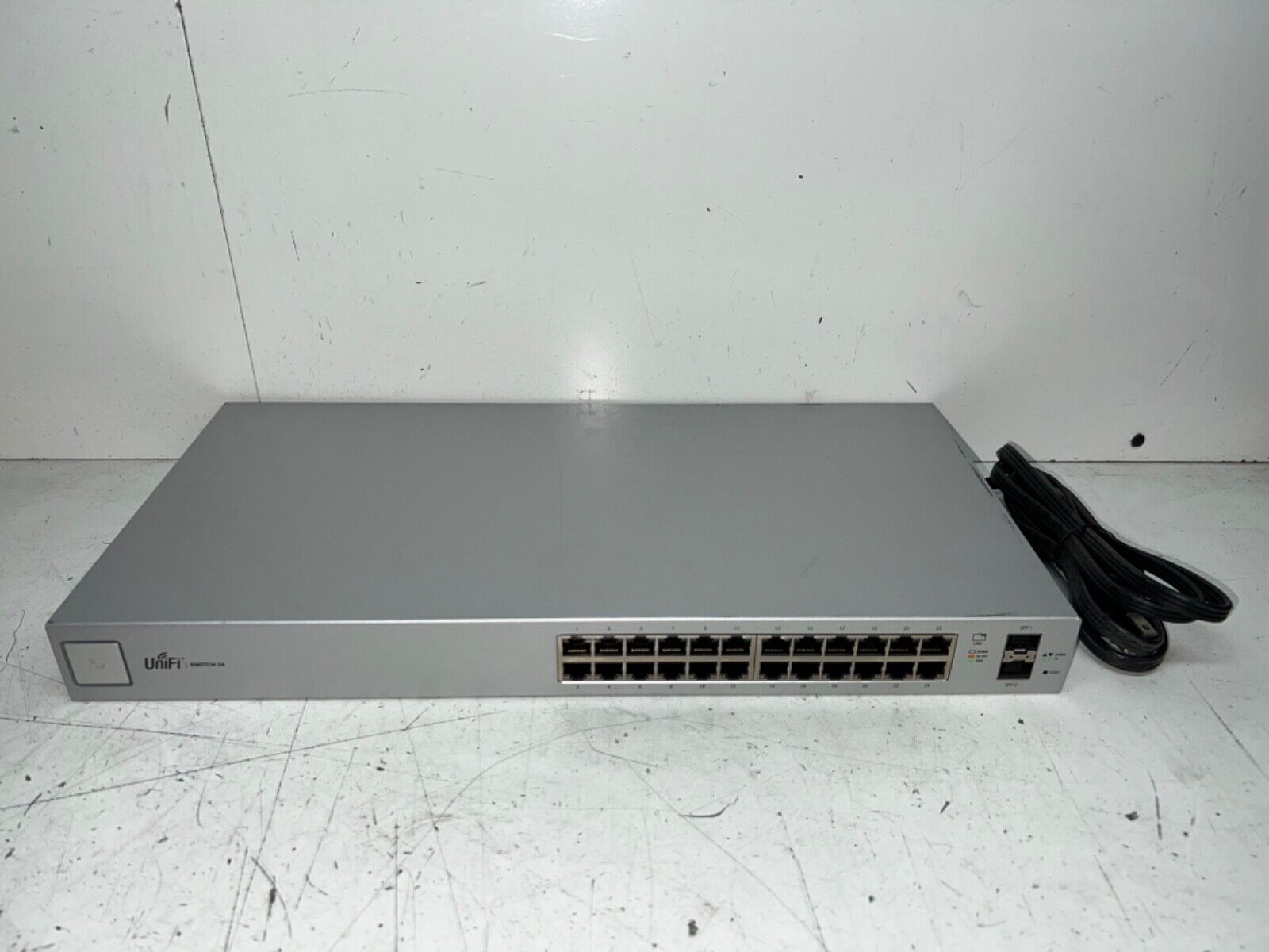 UBIQUITI NETWORKS UNIFI US-24 ETHERNET SWITCH 24 port w/Power Cord TESTED