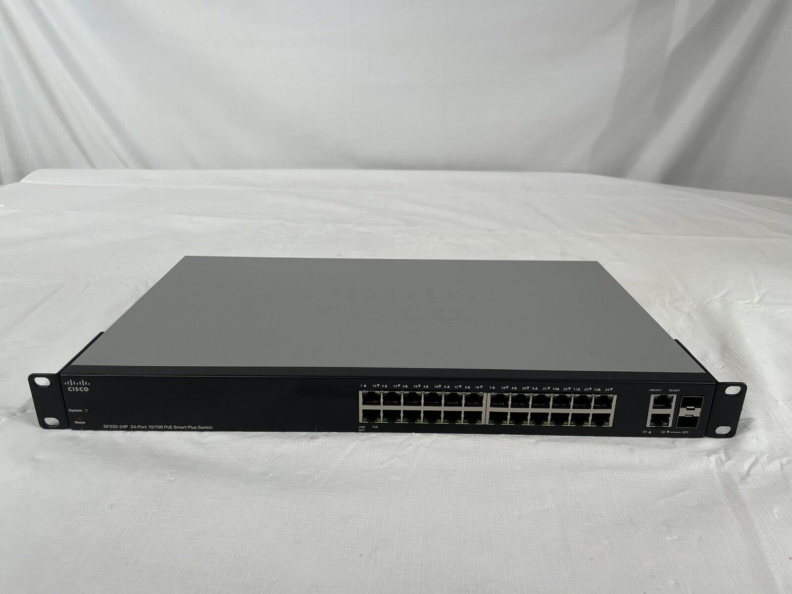 Cisco SF220-24P 24-Port 10/100 PoE 220 Series Switch