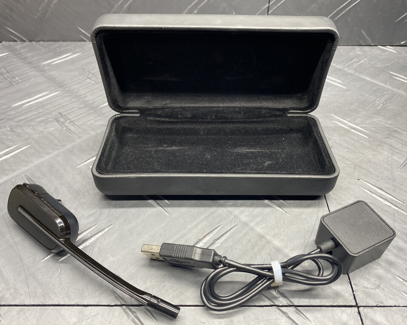 Plantronics SAVI 8240 UC Wireless Headset Black + Charger + Case Original