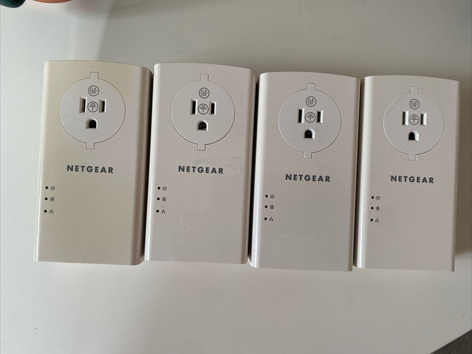Netgear Powerline 2000 Network Extenders with Extra Outlet