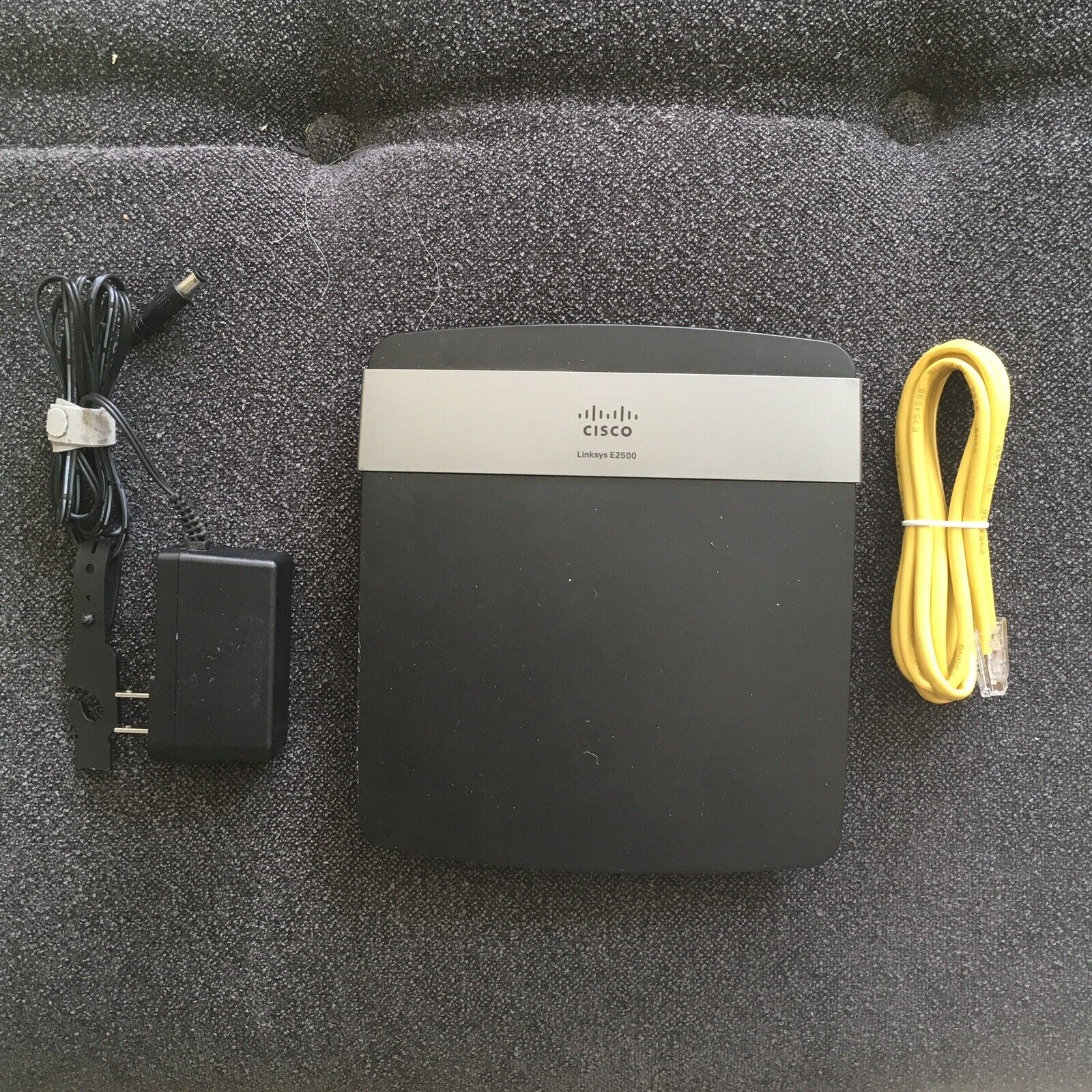 Linksys E2500 Dual -Band Wireless-N Router With Adapter And Ethernet Cable