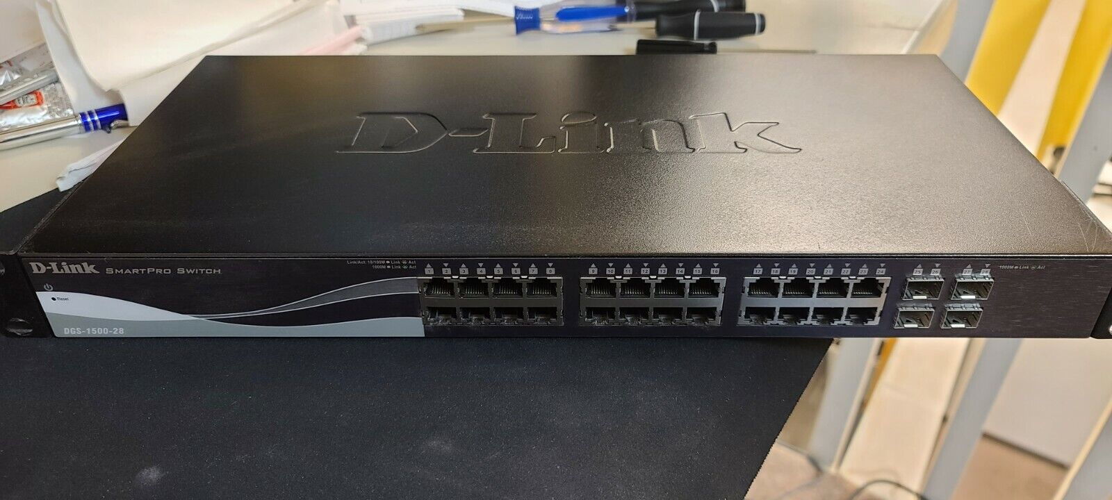 D-Link SmartPro DGS-1500-28 Gigabit Ethernet Network Switch - Used - Tested