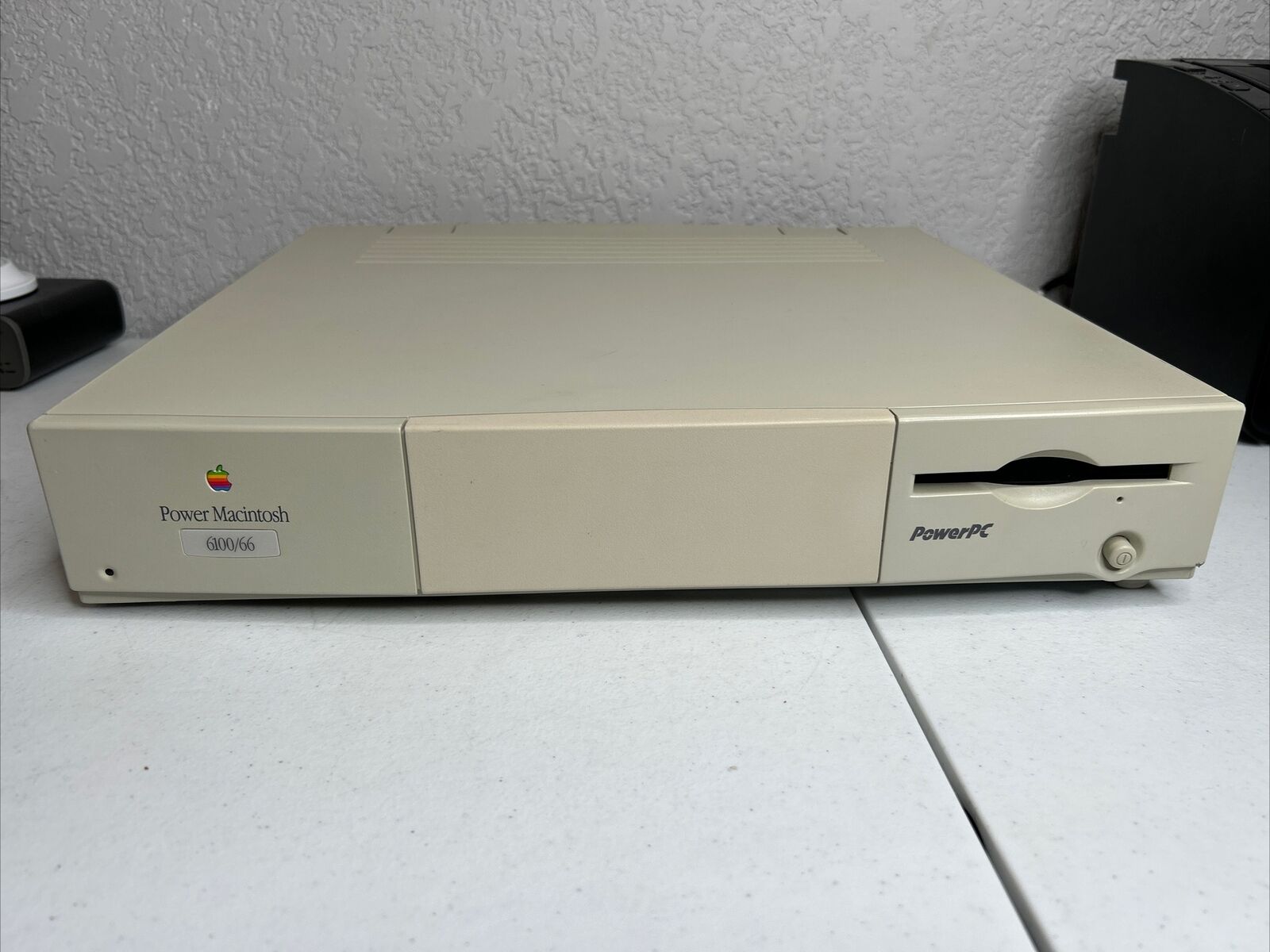 Vintage Apple Power Macintosh 6100/66 Computer M1596 Powers On AS-IS