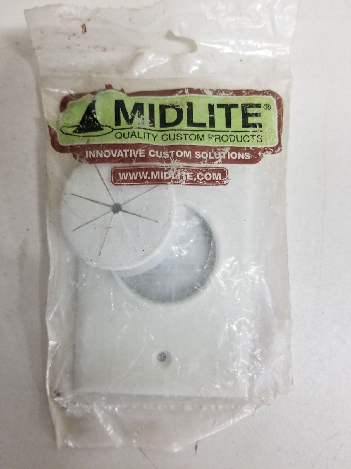 MidLite 1GWH-GR1  One Gang Wireport w/Grommet & screw hardware clr-White