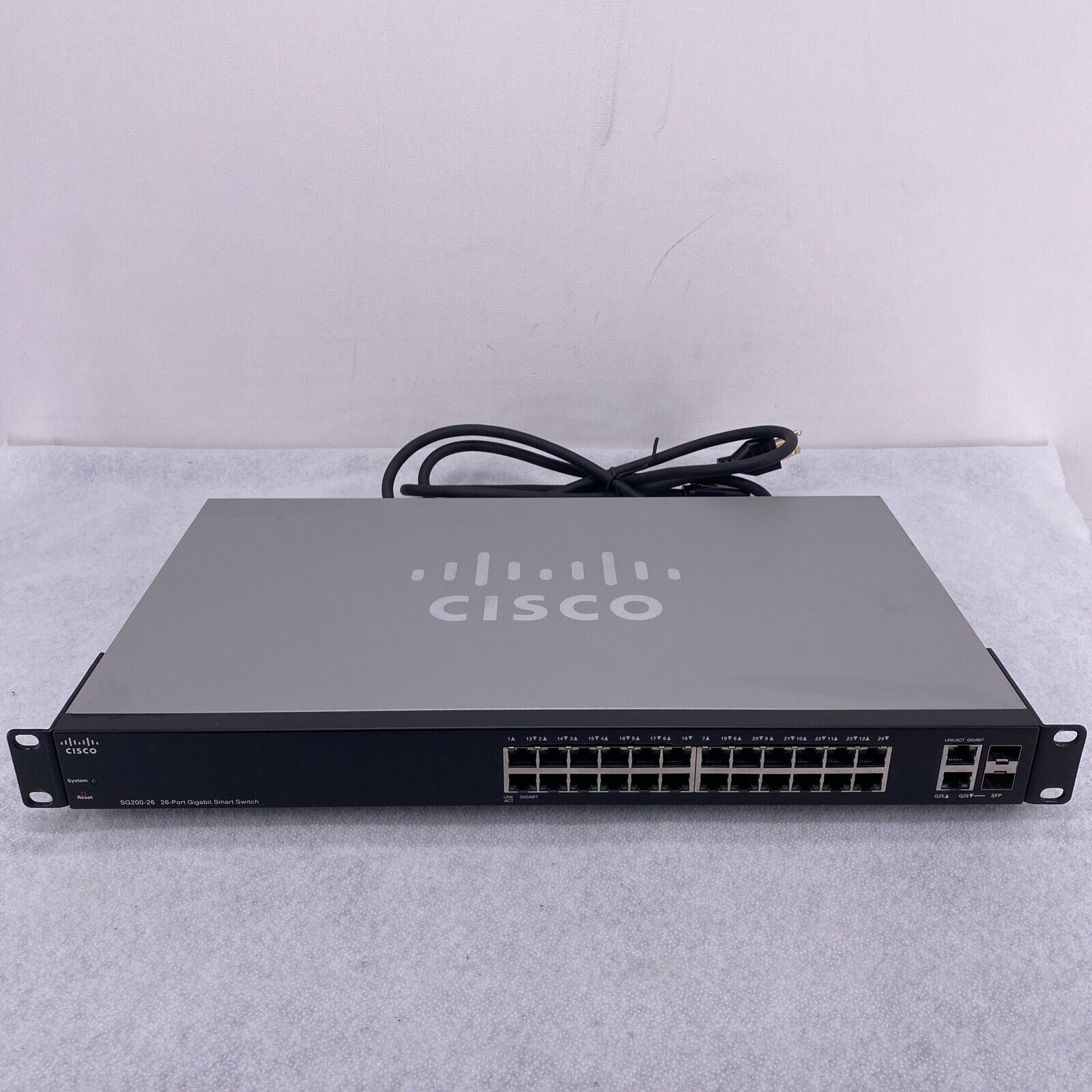 Cisco SG200-26 SG200-26 26-port Gigabit w/ Rack Mounts & Power Cord