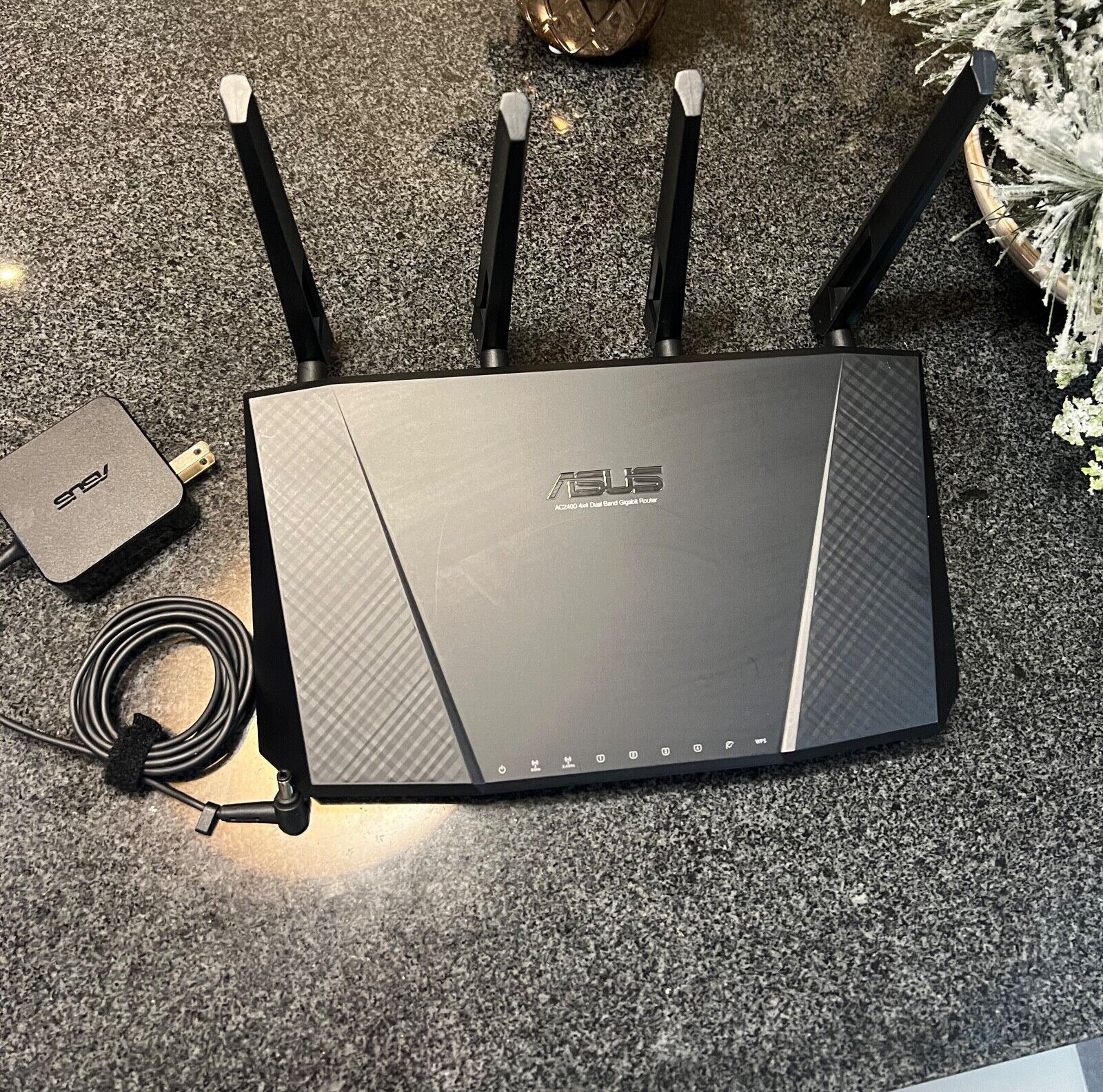 Asus AC2400 RT-AC87R Dual Band Wireless Dual Band Gigabit Router.