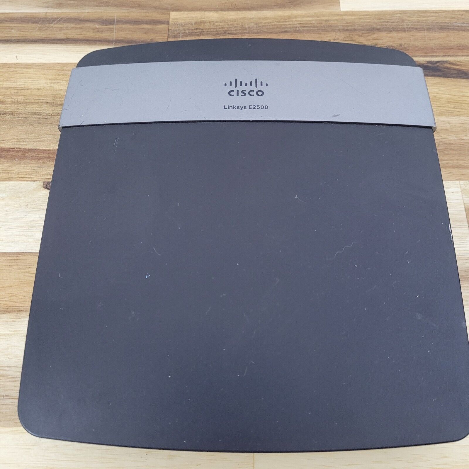 CISCO Linksys E2500 Dual-Band 300Mbps 4 Port Wireless N Router 2.4 Ghz 5 Ghz
