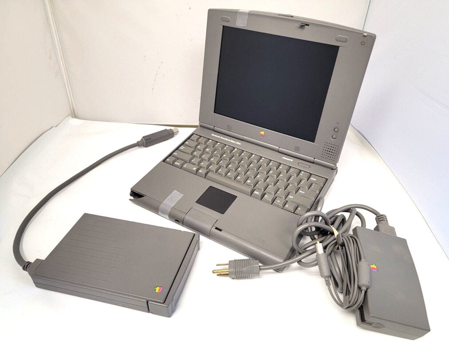 Apple Macintosh Powerbook Duo 2300c (20MB RAM - 750MB HDD) w/Ultra Dock + HDI-20