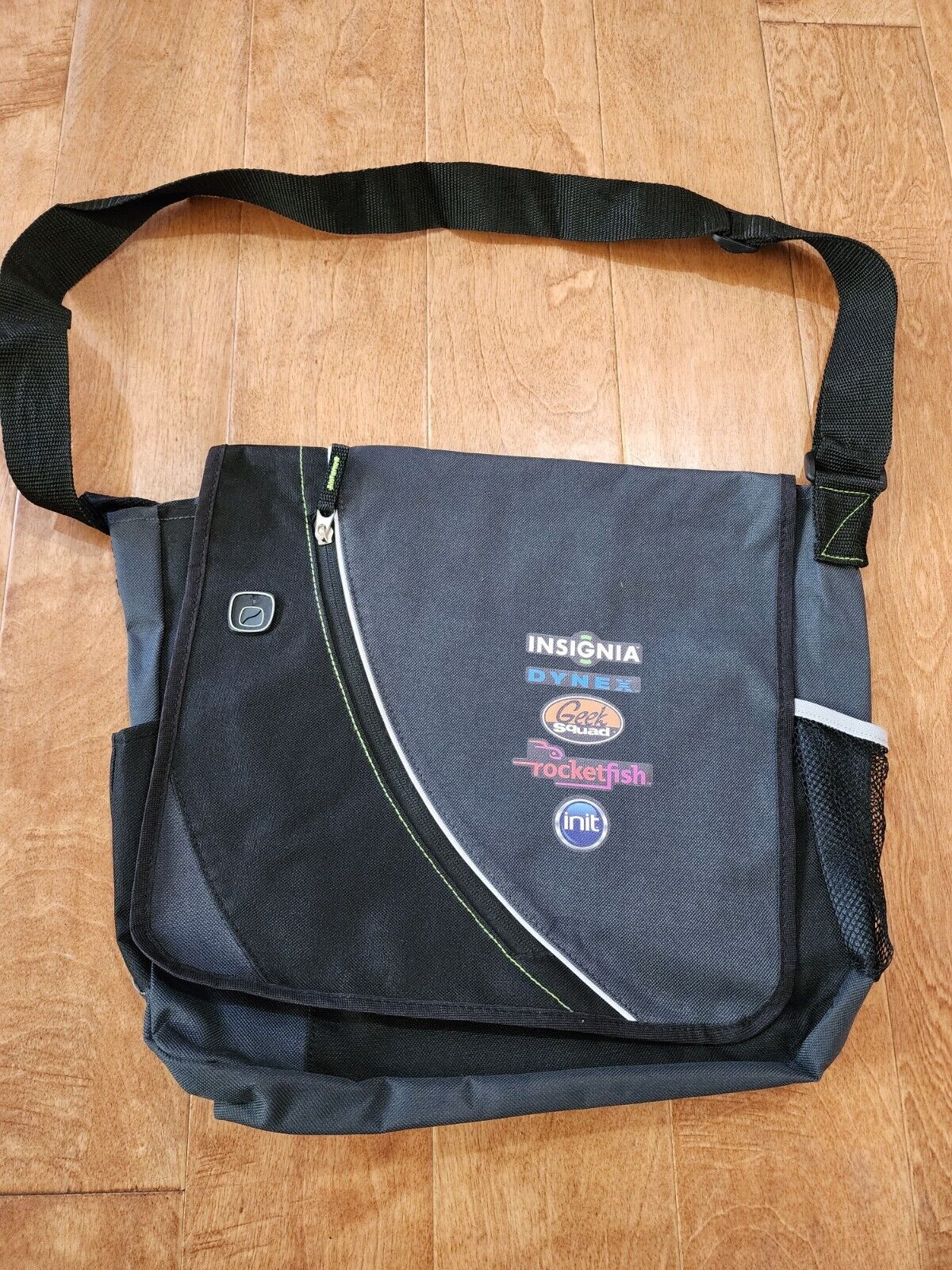 Best Buy Brands Messenger bag. Insignia/Dynex/Geek Squad/Rocketfish/Init