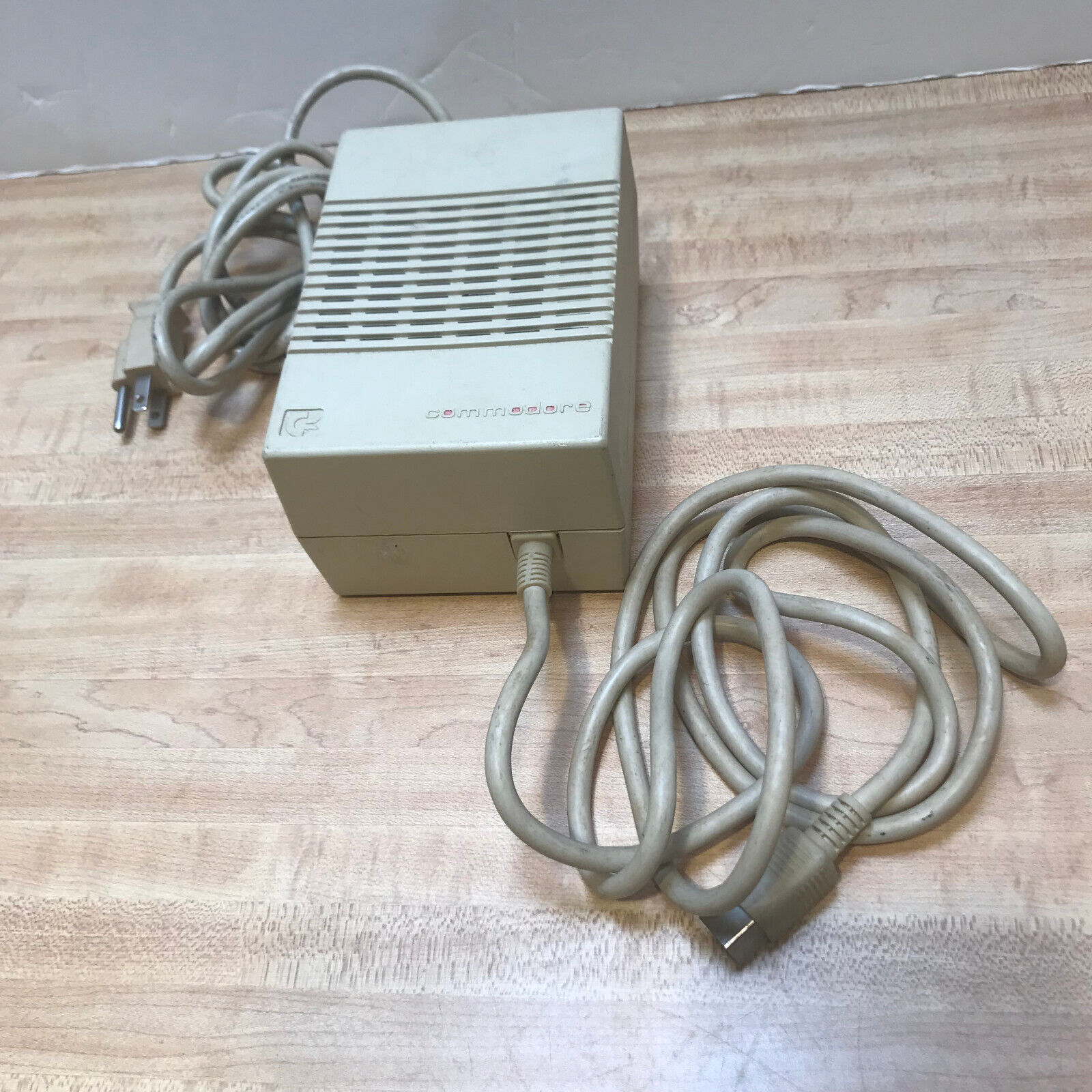 VINTAGE COMMODORE POWER SUPPLY AC ADAPTER 312503-01 DSP-A500 Parts only Untested