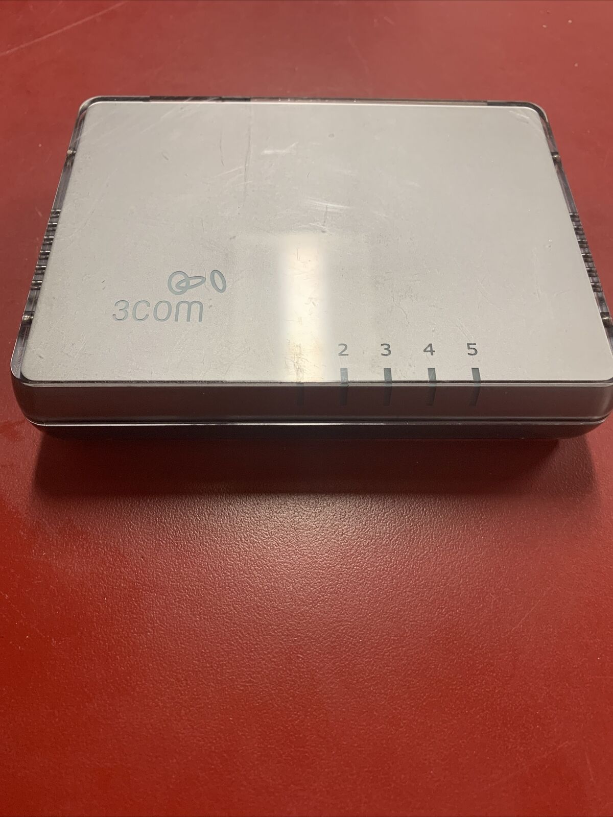 3Com  (3CFSU05) 5-Ports External Switch Finds the Fastest Connection Speed 