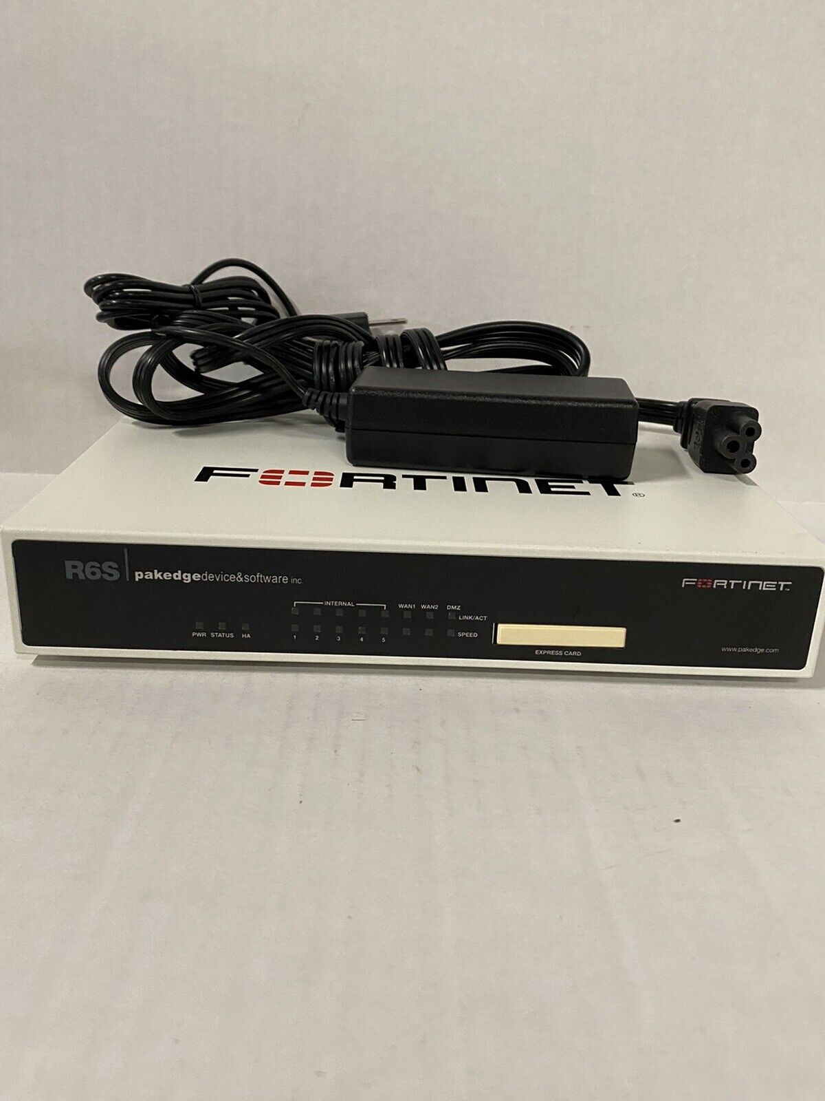 PAKEDGE R6S FORTINET FORTGATE FG-60C ROUTER & POWER SUPPLY