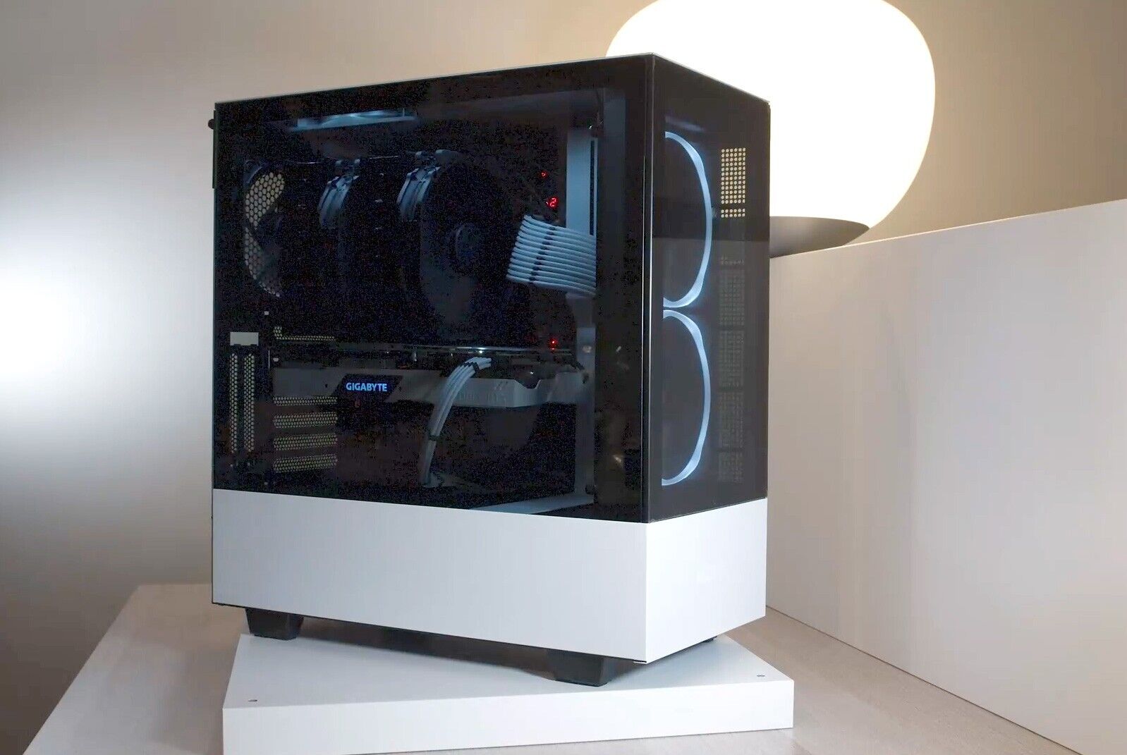 Custom Black & White Gaming PC AMD Ryzen 9 3950, Gigabyte AORUS X570, RTX 2070