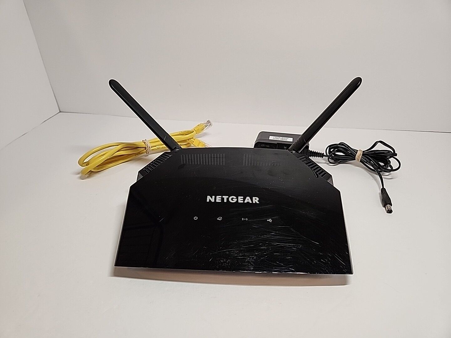 NETGEAR AC1600 Dual-Band Smart Wi-Fi Router - R6260-100NAS - Used - Very Good 