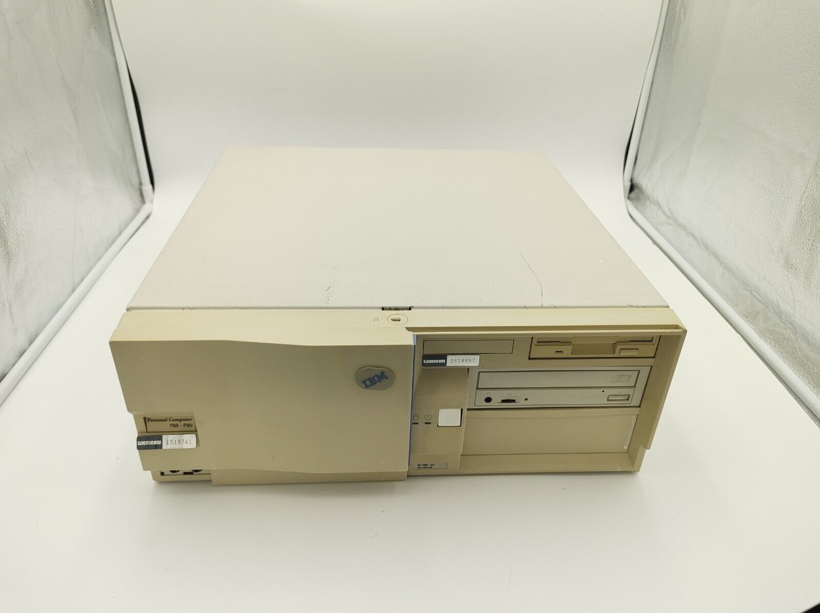 IBM PC 750-P90 Pentium 90mhz, 16mb ram, 1.7gb hdd, Floppy, CD-Rom, DOS 6.22