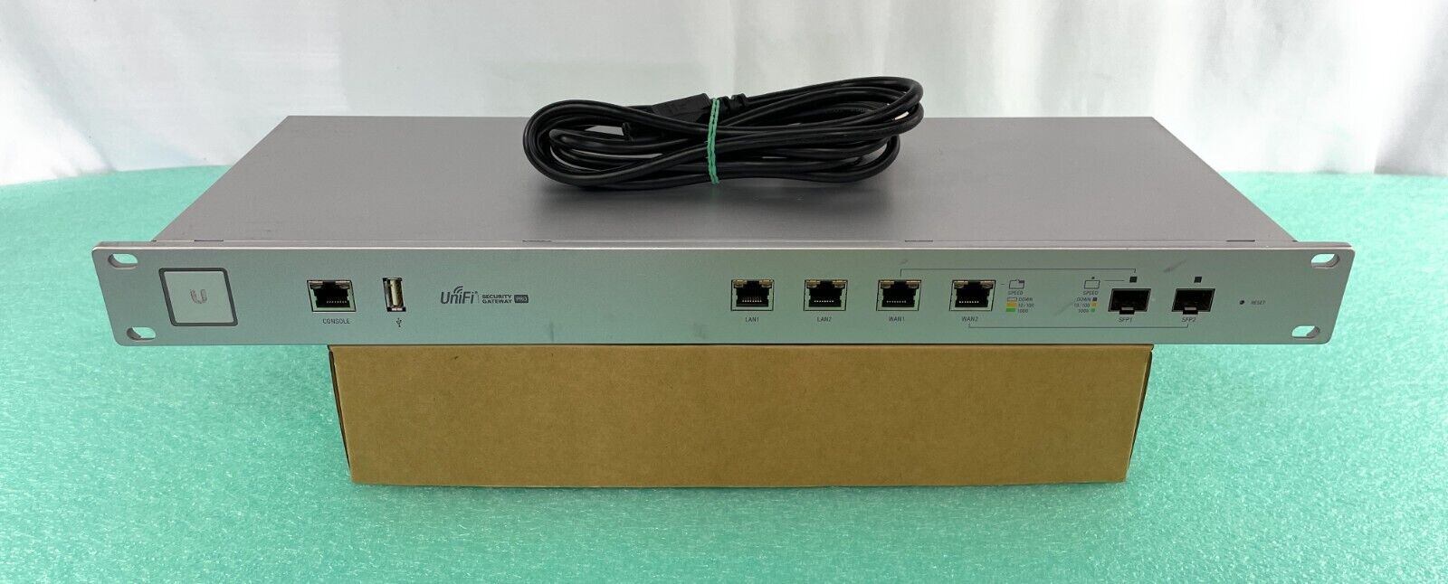 Ubiquiti Networks USG-PRO-4 Enterprise Gateway Router with Gigabit Ethernet
