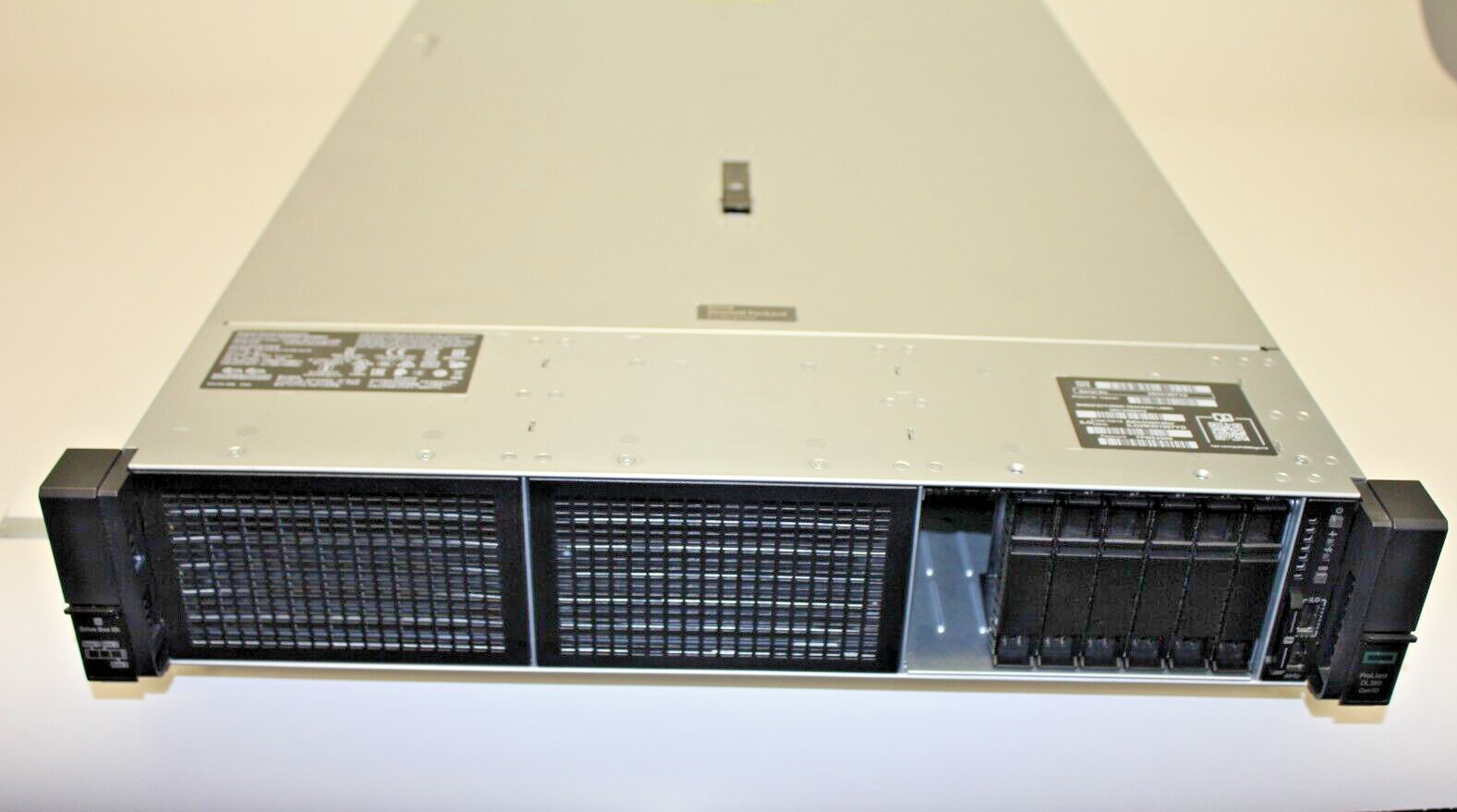 HP ProLiant DL380 Gen 10 8GB RAM Xeon Bronze 3104 1.7GHz 2 PSU