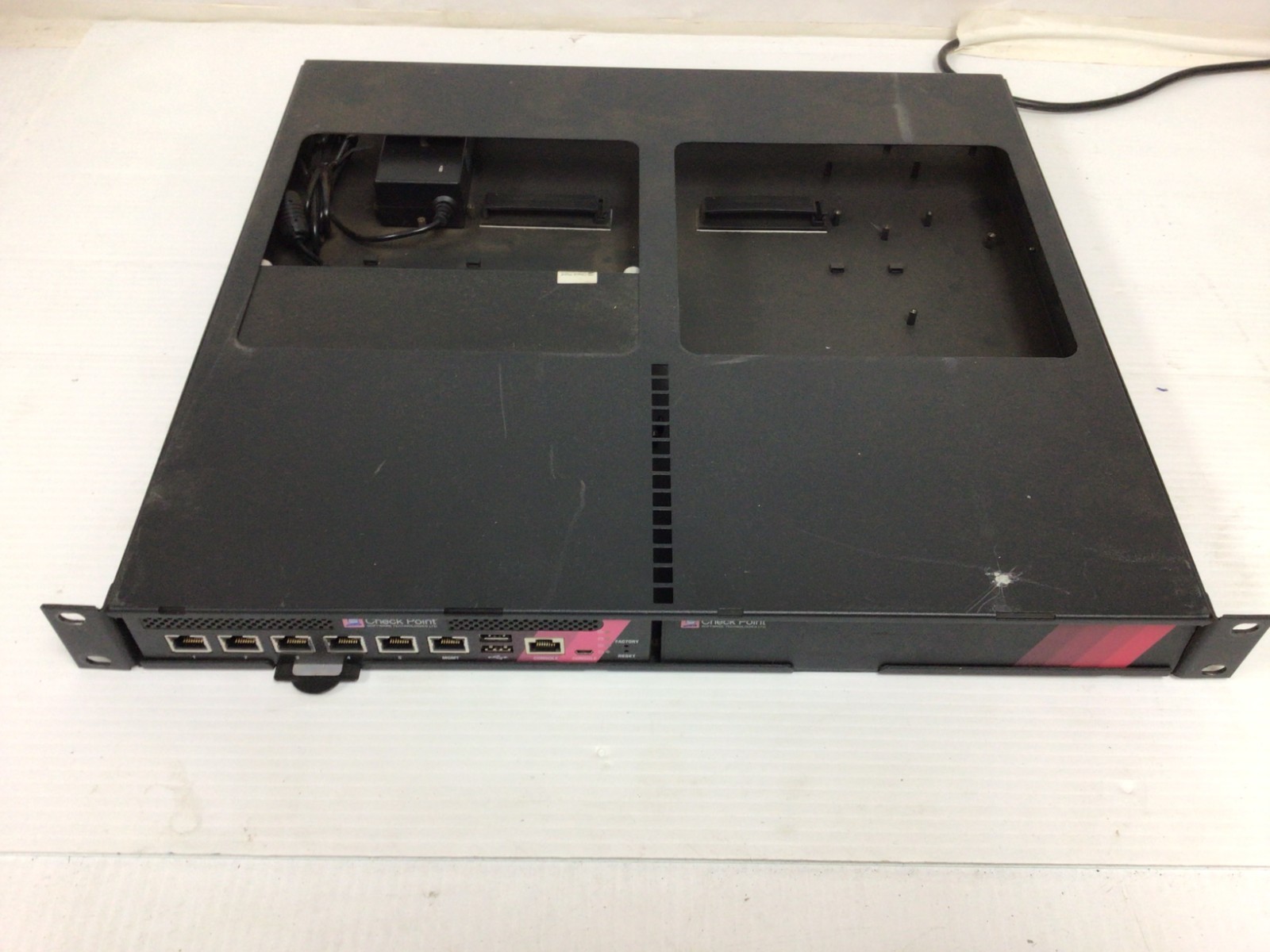 Check Point 3200 Next Gen. Threat Extraction Appl with rack kit and PSU