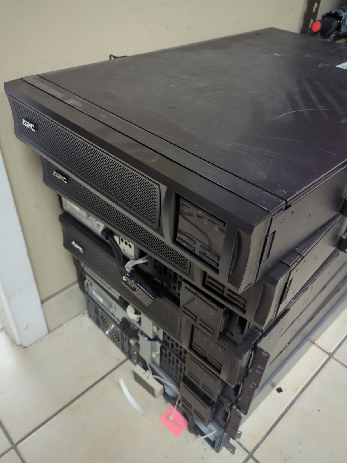 (1x) APC SMX3000RMLV2UNC Smart UPS 2700W 120V 2U W/AP9631 (NO Batteries)