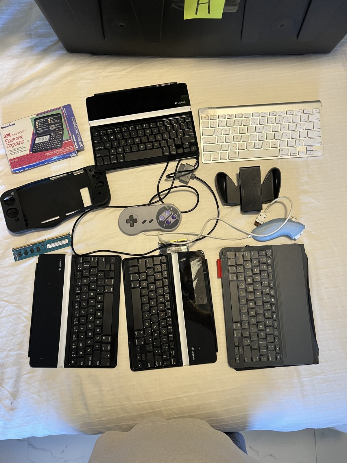 Computer keyboards, apple, android, game parts, TTX, sold for parts.....H