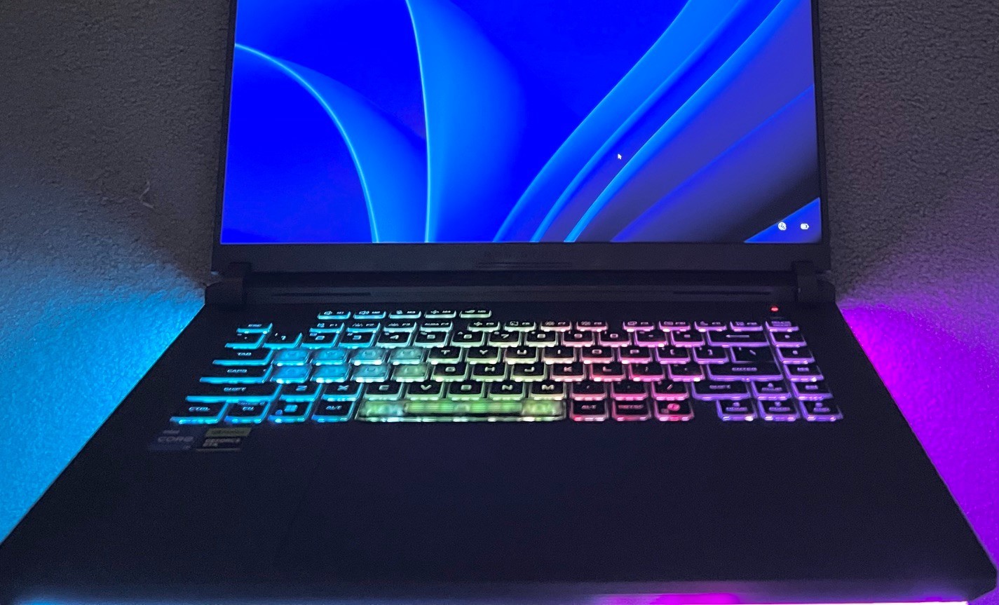 asus rog strix g16, 5050 rtx, 16 gb ram, Intel i7, 1 TB SSD, 165hz monitor