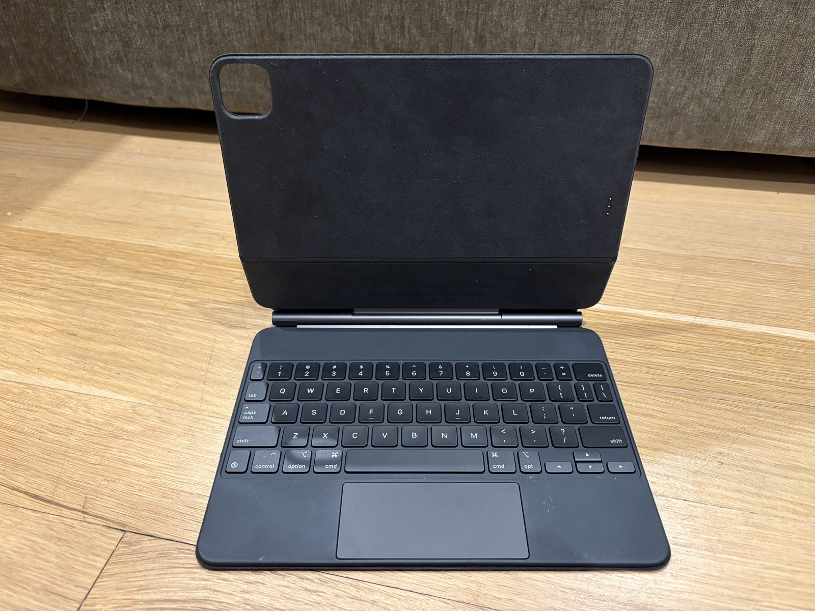 Excellent Condition, Apple Magic Keyboard, Black, for iPad Model A2261