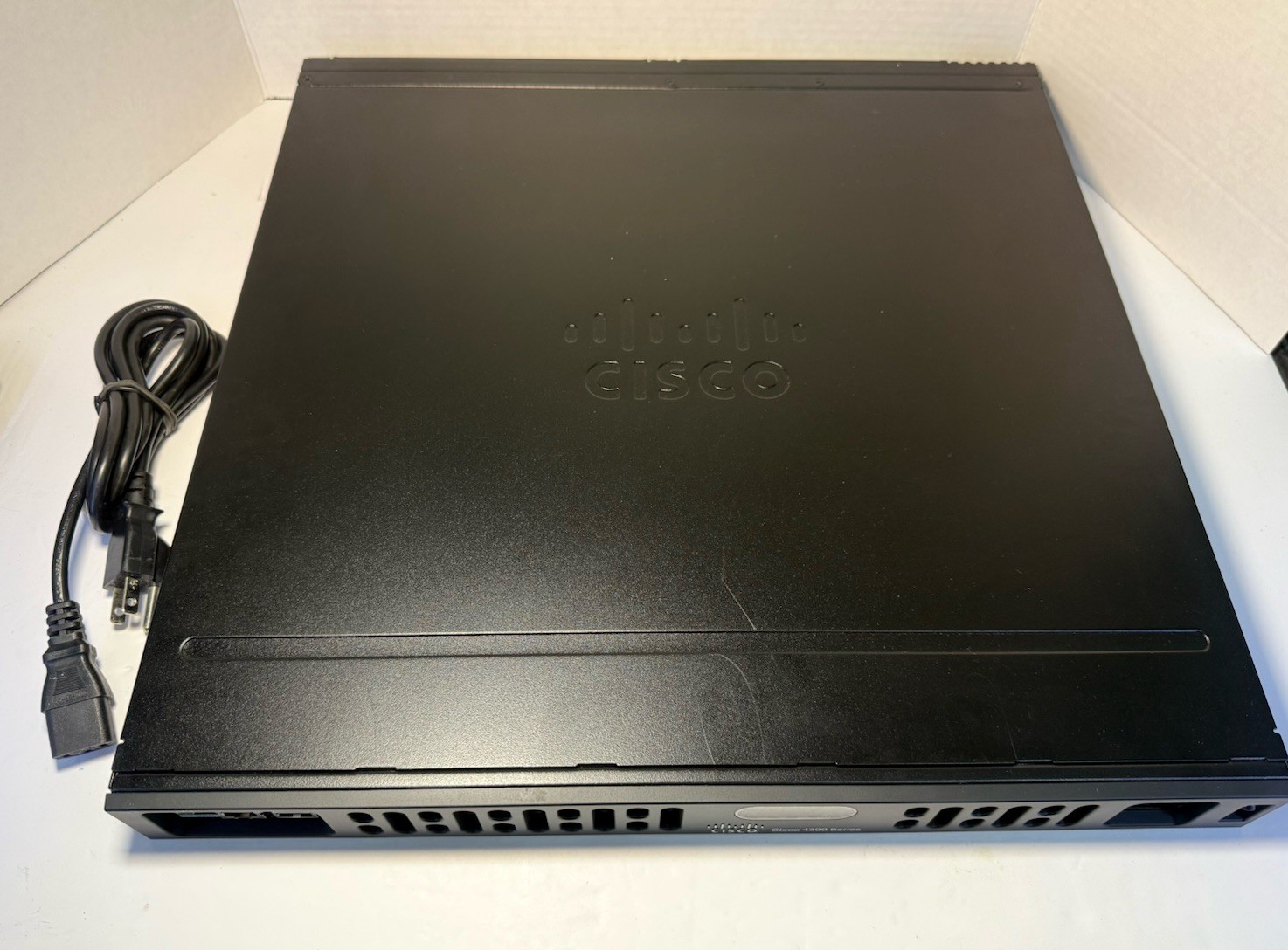 Cisco ISR4331 4300 Series Integrated Services Router ISR4331/K9 V05 Black