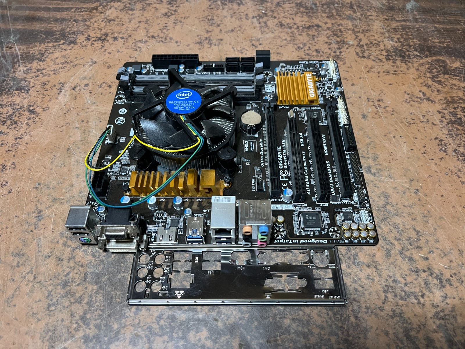 Gigabyte GA-H97M-D3H Intel H97 DDR3 LGA1150 mATX Motherboard i5-4590 I/O Plate