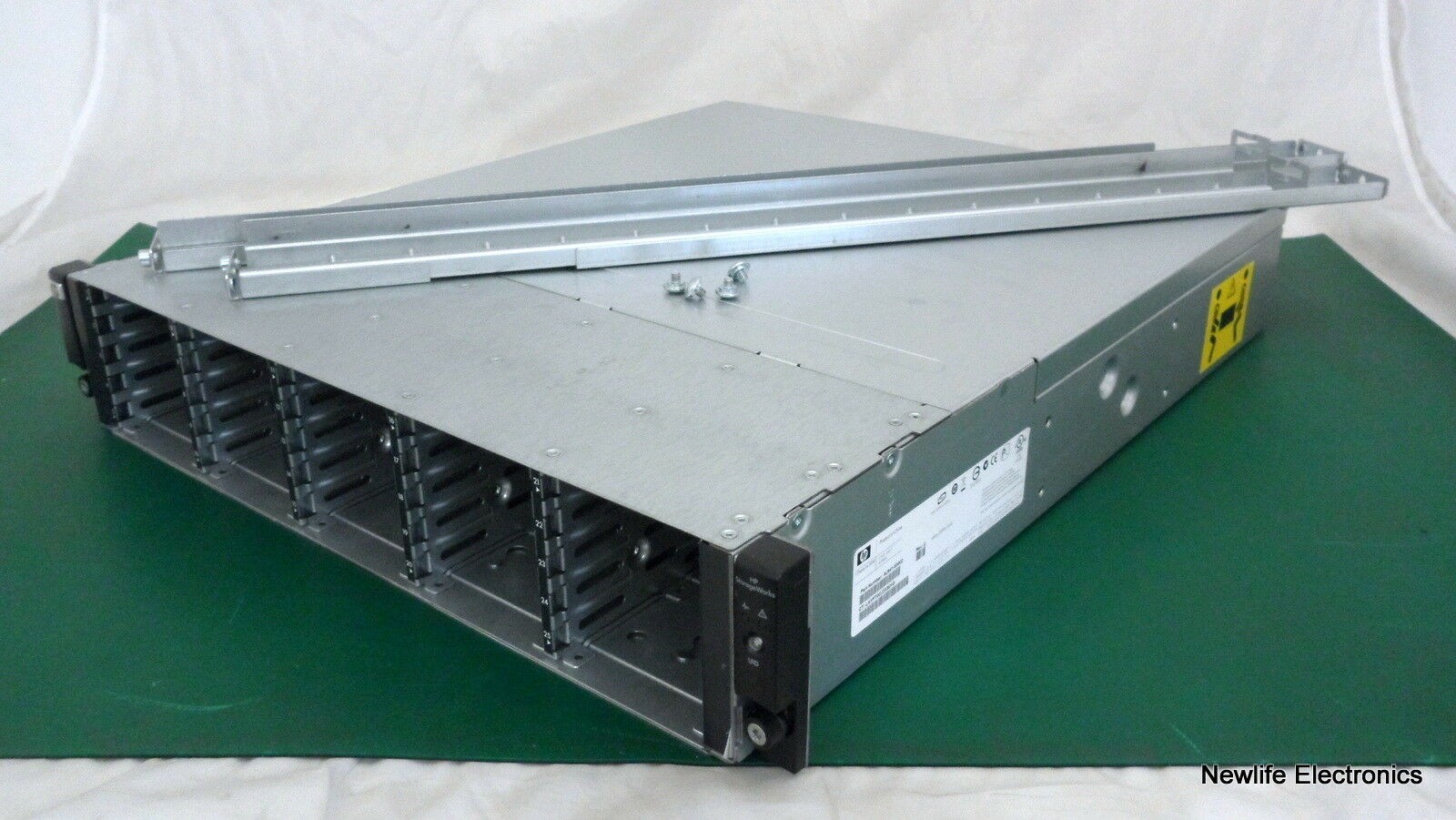 HP AJ941-63002 D2700 StorageWorks Drive Enclosure AJ941A