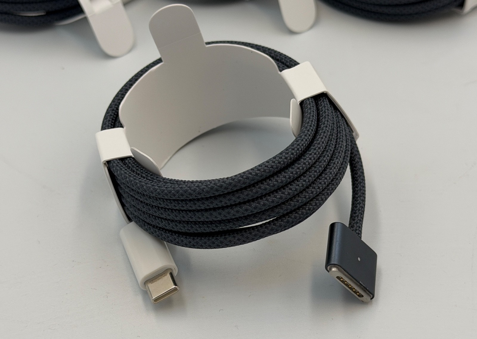 New USB-C to MagSafe 3 Cable (2 m) 2 Meter -Midnight- For Apple- MPL43AM/A
