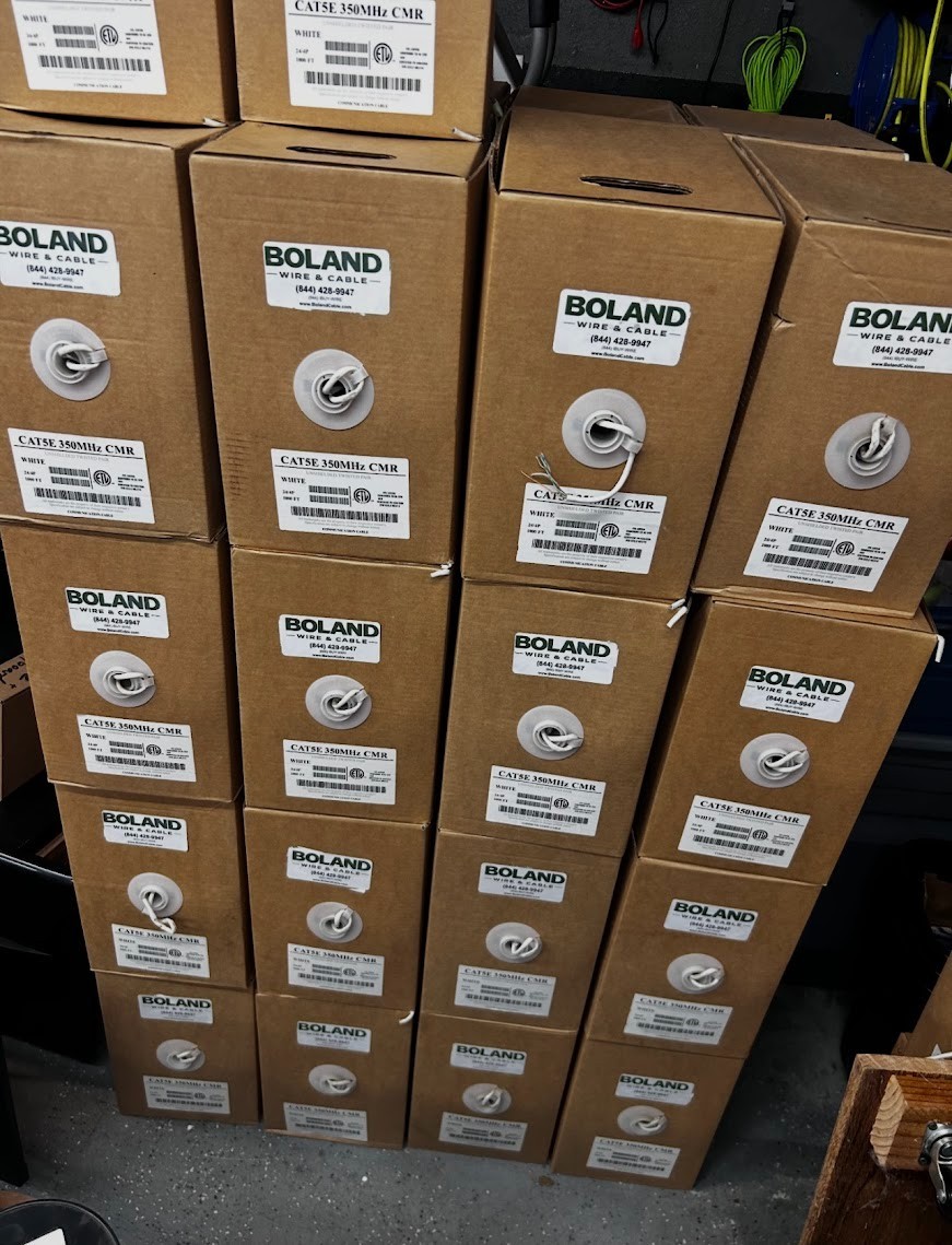 Lot 30 x 1,000 FT CAT5E 350MHz CMR UTP Riser 24/4P Unshielded Solid WHITE Pallet