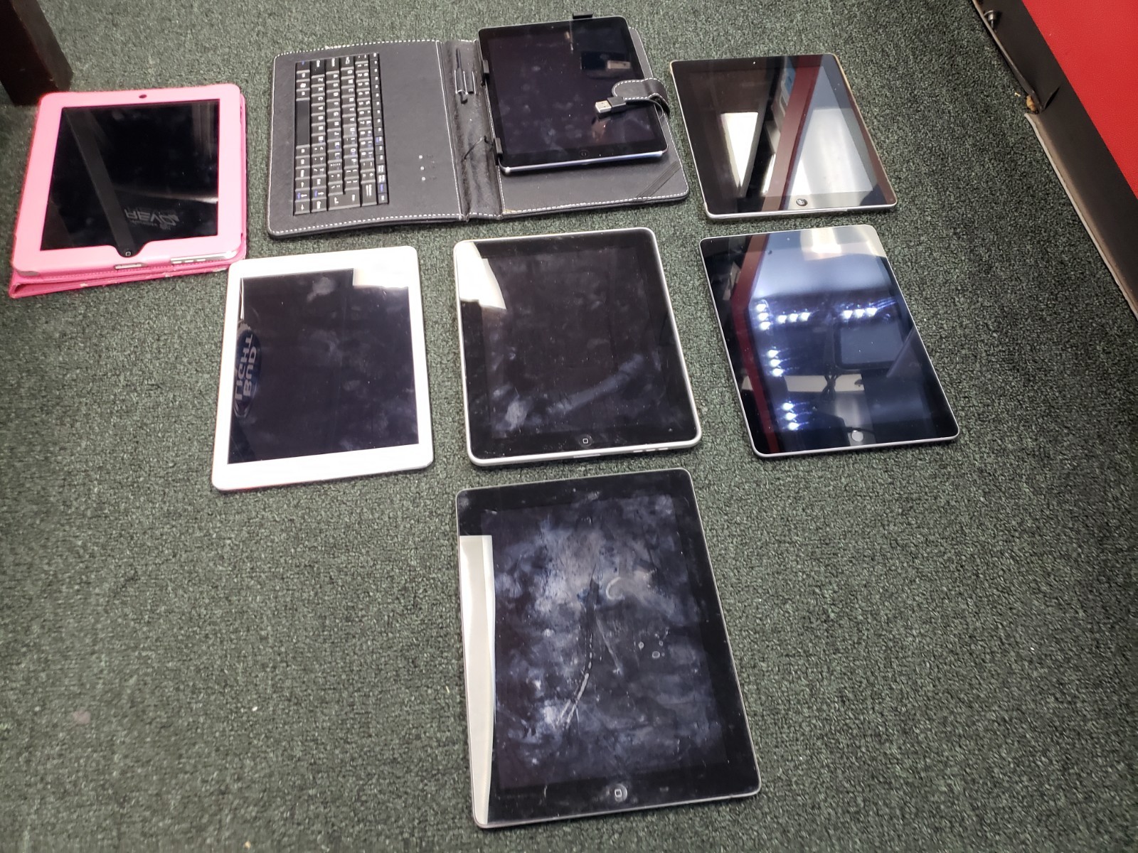 lot of 7 broken ipads Apple bad for parts or scrap