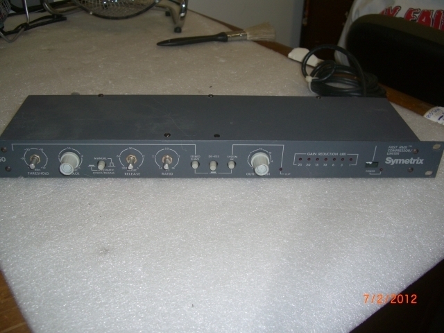 Symetrix Cl-150 Fast RMS Compressor/Limiter. Missing knobs