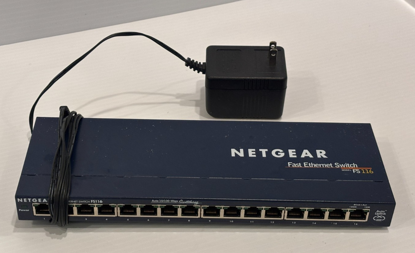 NETGEAR ProSafe FS116 16 Port 10/100 Fast Ethernet Network Switch &Power Adapter