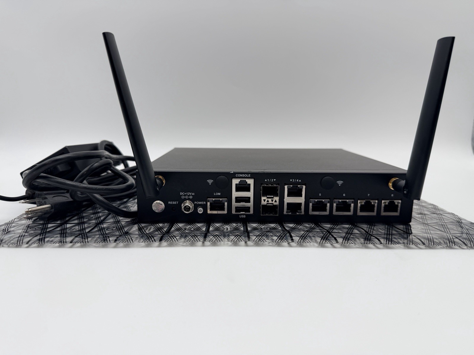 OPNsense Firewall 8-Core Atom C3758 4GB DDR4 RAM 64GB SSD 8x 1Gbe QAT AES-NI VPN