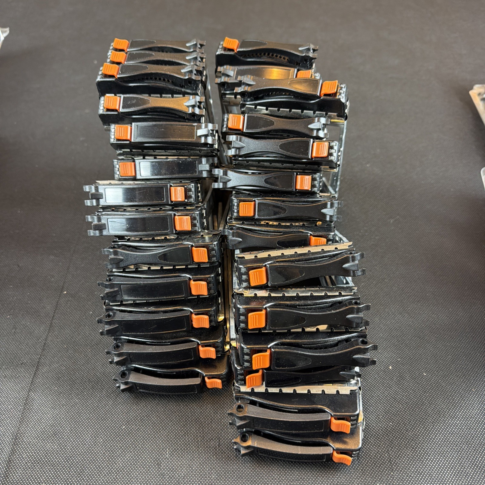 Lot 5 pcs NetApp LSI 584343-001 DRV CRU-2.5 SAS Hard Drive 2.5
