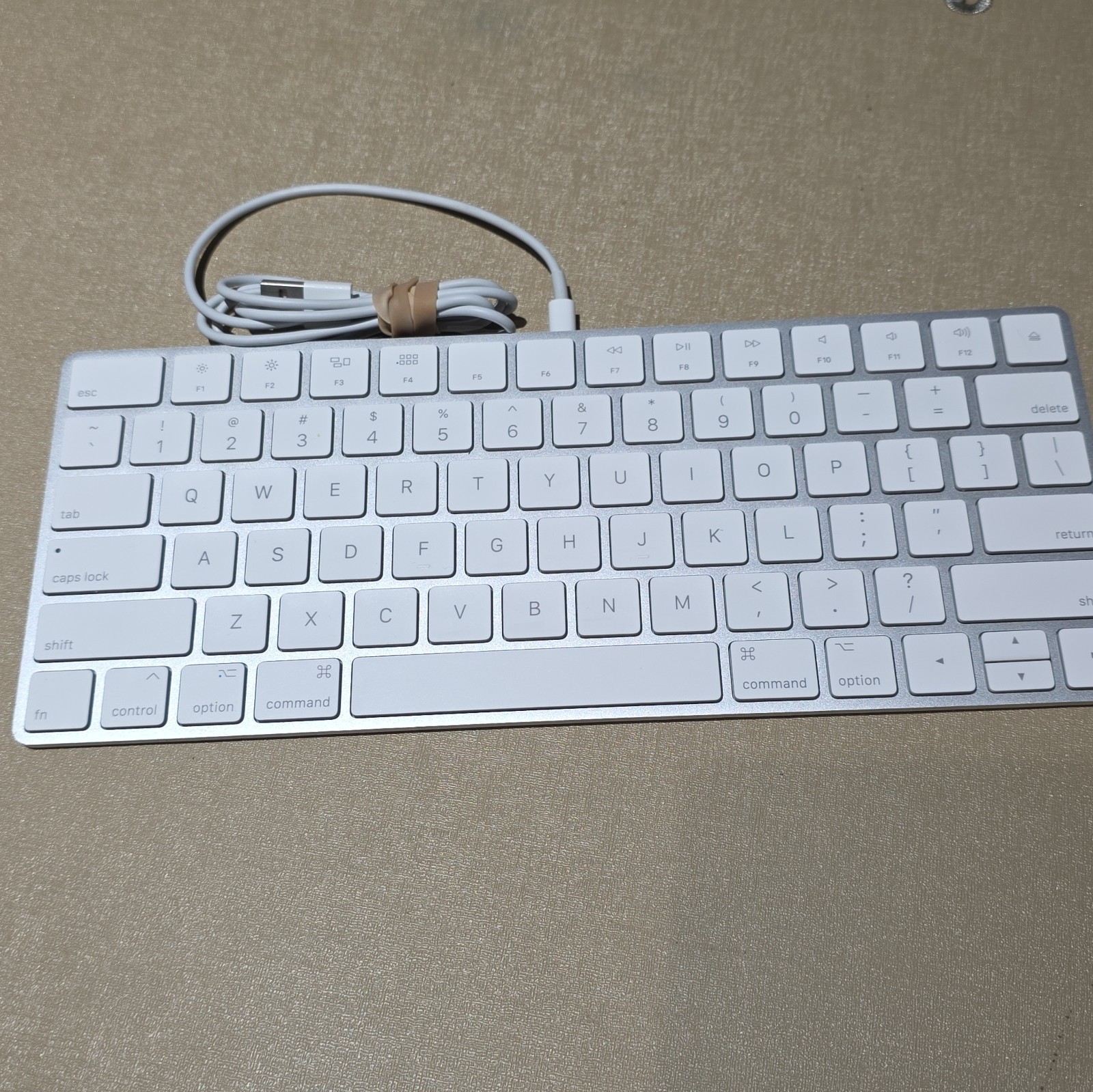 Apple Magic Keyboard (Gen II) - Silver - EUC