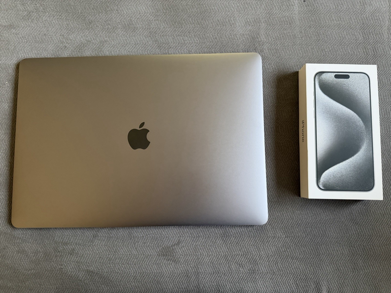 Apple Bundle Deal – MacBook Pro + iPhone 15 Pro Max – Excellent Condition 🔥