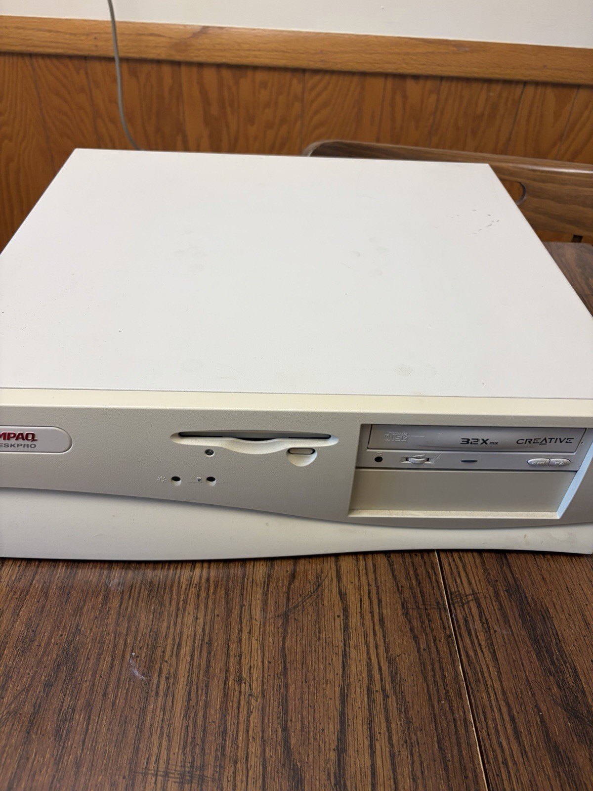 Compaq Deskpro Desktop PC Intel Pentium w/ Creative 32X CD-ROM Beige-Windows 98